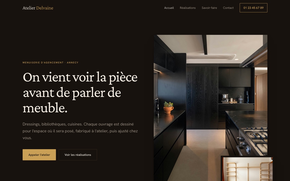 Le site de l'Atelier Delvaine sur un écran large : titre, photo d'une cuisine sur mesure et bouton d'appel